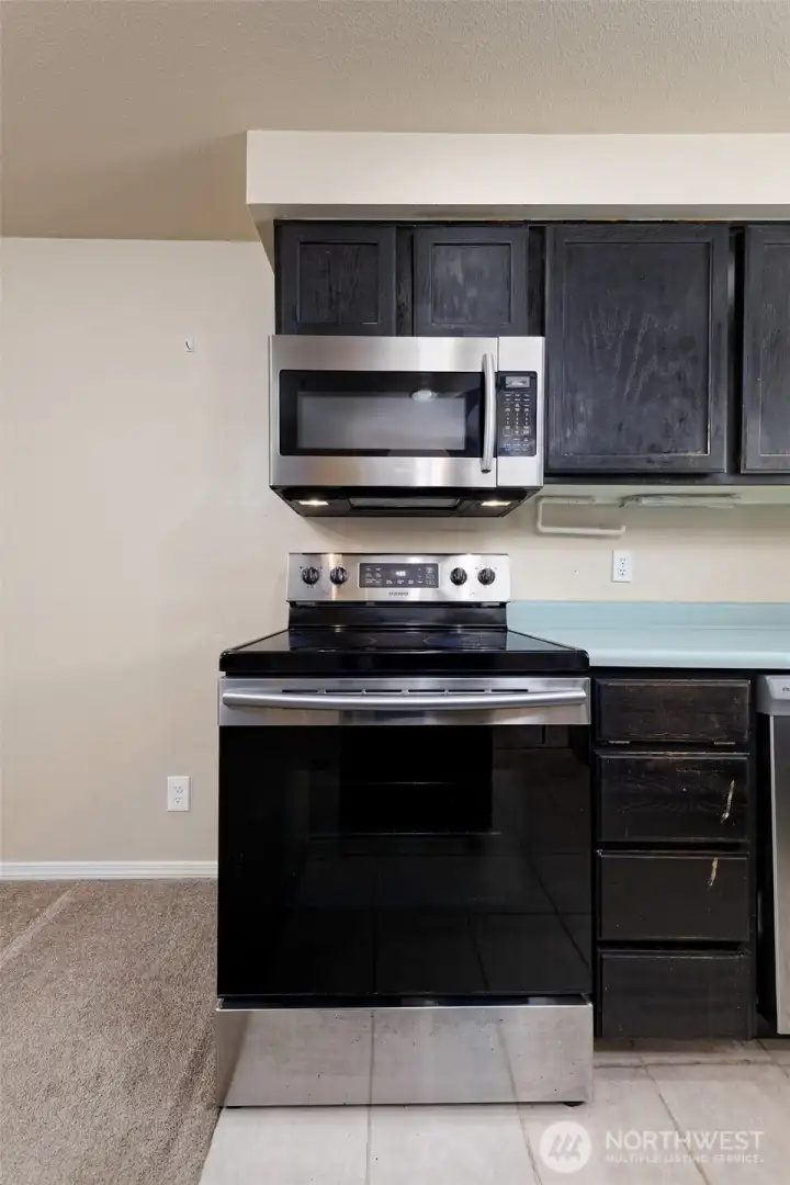 STAINLESS RANGE/OVEN AND MICROWAVE
