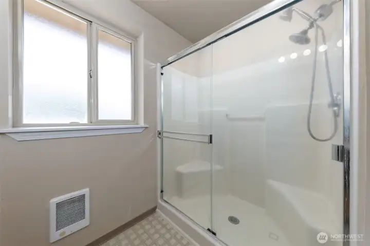 SPACIOUS SHOWER IN THE PRIMARY BATHROOM