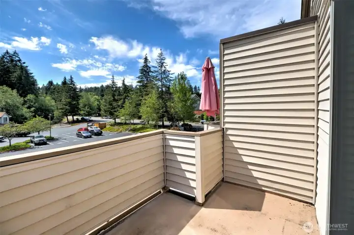 PLENTY OF SPACE FOR CHAIRS ON THE UPPER LEVEL DECK