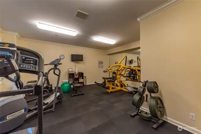 The community gym lets you stay active without the need for a membership!