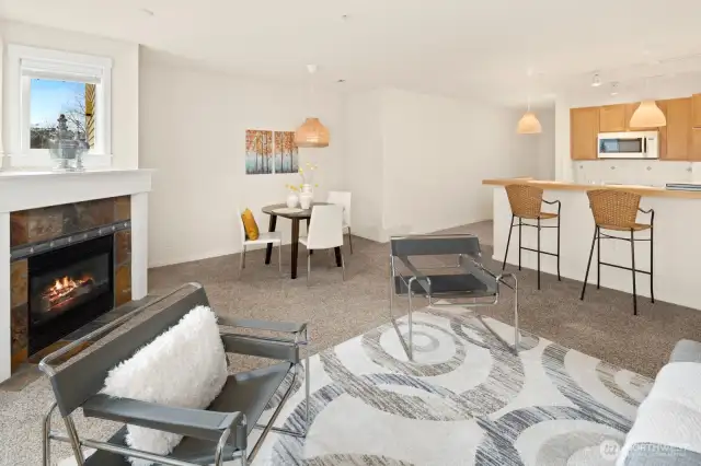 Room for 4 at the eating bar, table looks smaller in this pic, space can accommodate table for 6