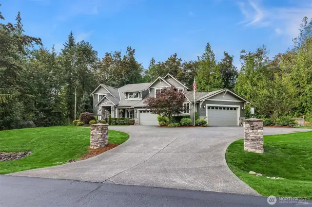 Just minutes from Aldarra Golf Club. 20 minutes to Redmond Town Center and 30 minutes to Bellevue. Abundant wildlife sightings, including; black-tailed deer, owls, eagles, rabbits, and the occasional black bear.