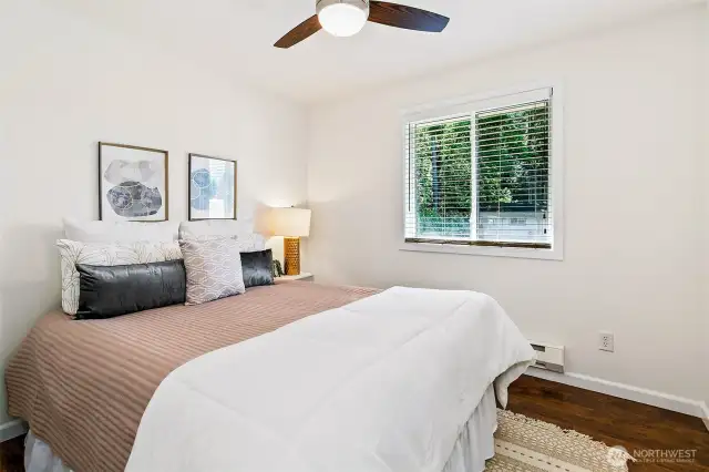 Second bedroom with ceiling fan.