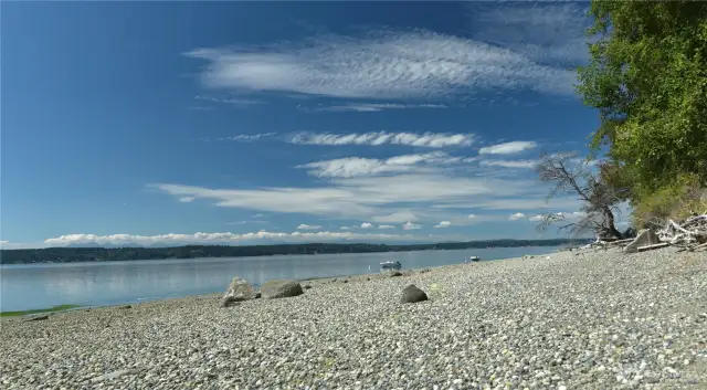 Looking north on the beach. Pea gravel to stones to PURE SAND BEACH at low tide.