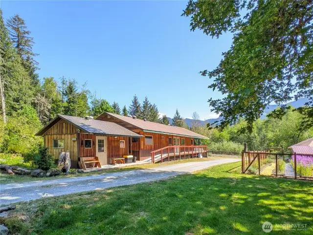 House and Garden, territorial mountain views