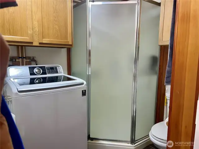 Bath and Laundry in Auxiliary Kitchen