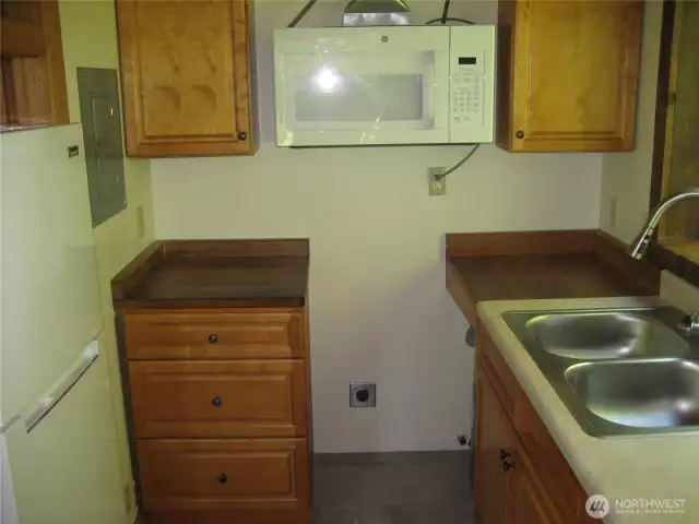 ADU Kitchen (from past rental listing)