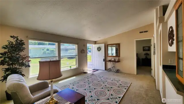 Other angle of the living room