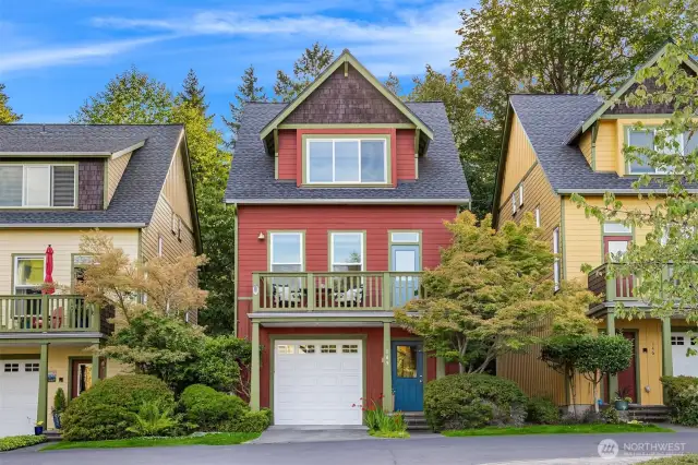 Welcome home! Standalone townhome in established Courtyards On Madison Neighborhood is a turnkey home waiting for its next owner.
