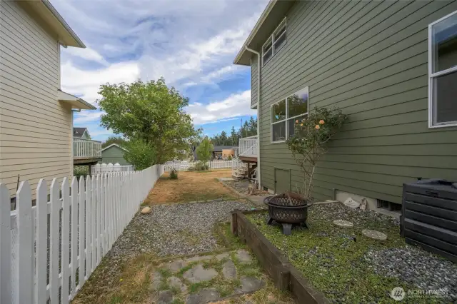 Pathway to Downtown Coupeville. Fun awaits!