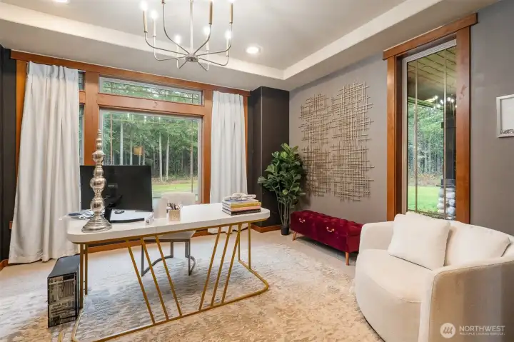 Quiet den/office space with Starlink internet—perfect for focus and flexibility