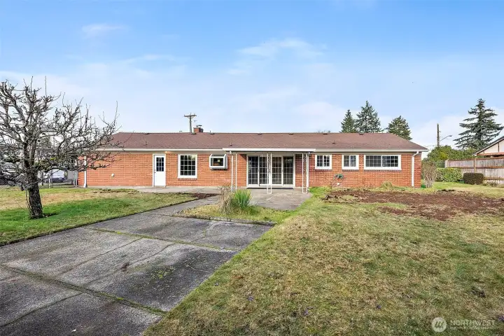 Clean Mid-Century Lines.