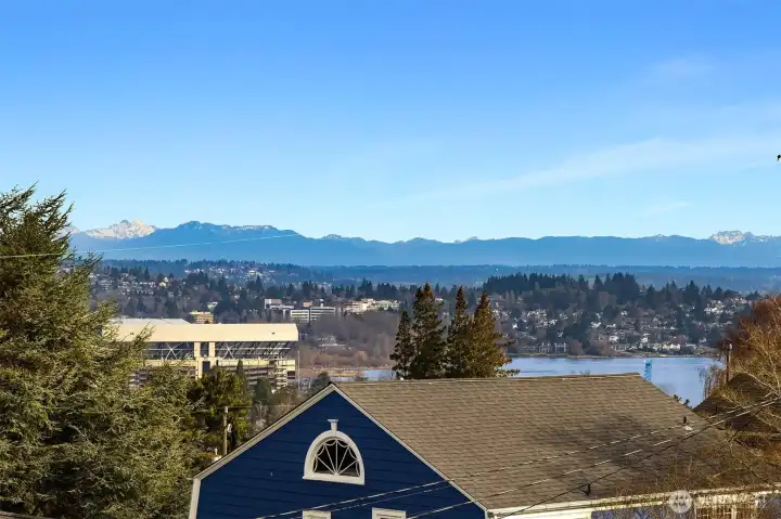 Cascade and Lake Washington views.