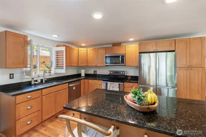 Well designed kitchen with Island Well designed kitchen with Island
