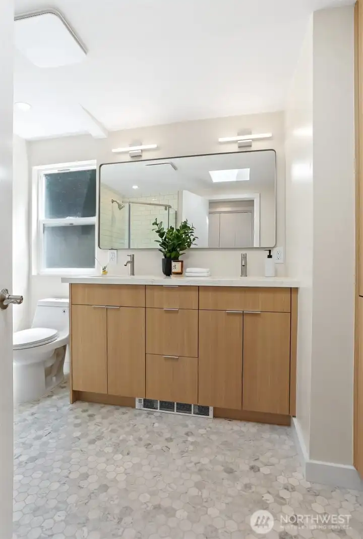 To the beautiful upstairs bath