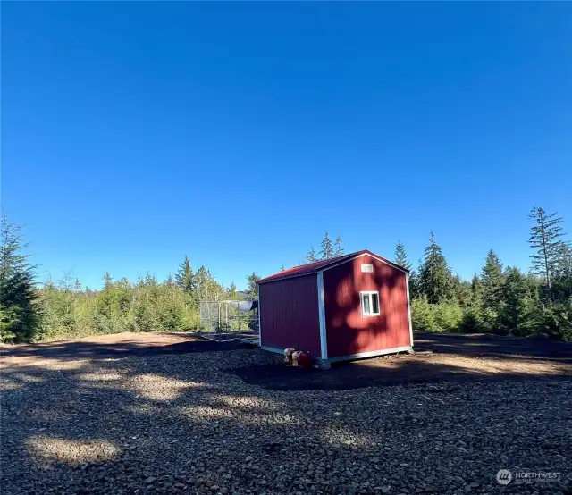 Cabin-shed and dog run