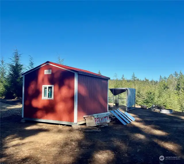 another view of cabin/shed and dog run.