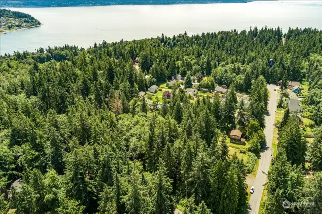 Aerial view with coastline highlighting privacy of the let