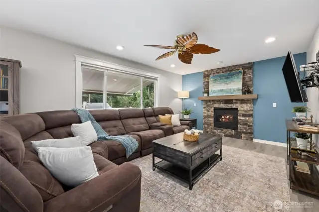 Spacious and you even get gas fireplace