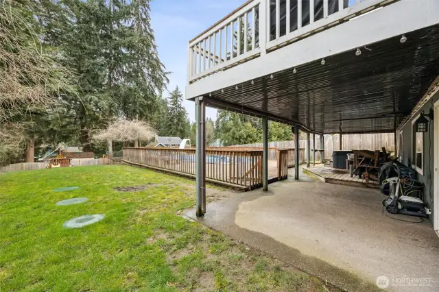 Covered deck and the hottub stays