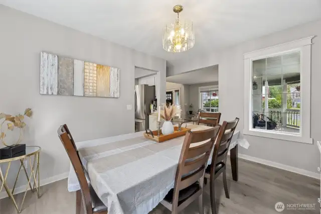 Spacious dinning room