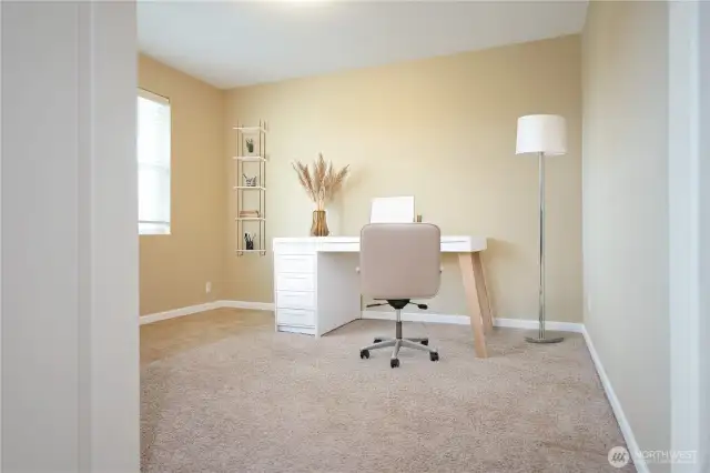Bonus Room Off Entry (Virtually Staged)