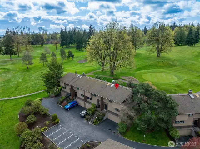 It is all waiting for you here in this wonderful end unit opportunity of a lifetime, so call your broker to book a tour today!