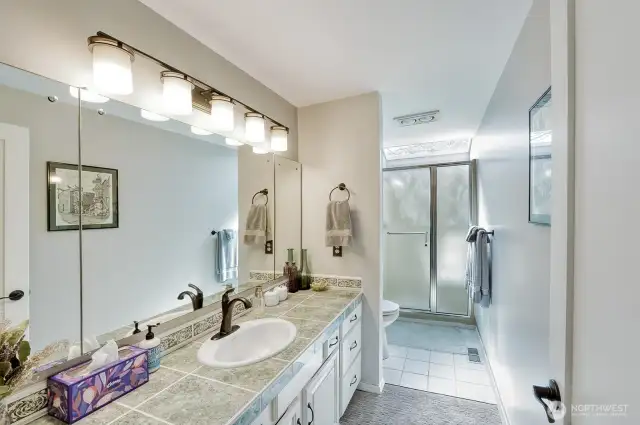 Hall Bath Upstairs