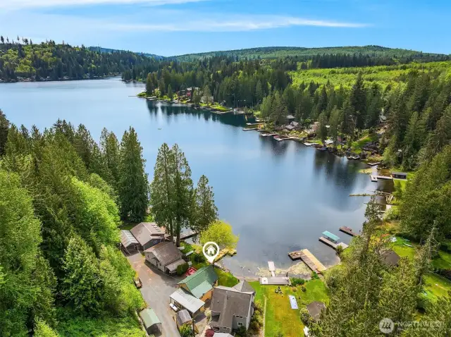 Welcome to this Southwest-facing rustic retreat on the highly-coveted Big Lake Section of Lake Roesiger.
