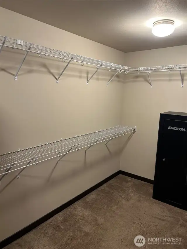 Master Bedroom Walk in Closet