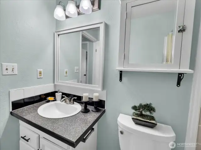 Refreshed full bath