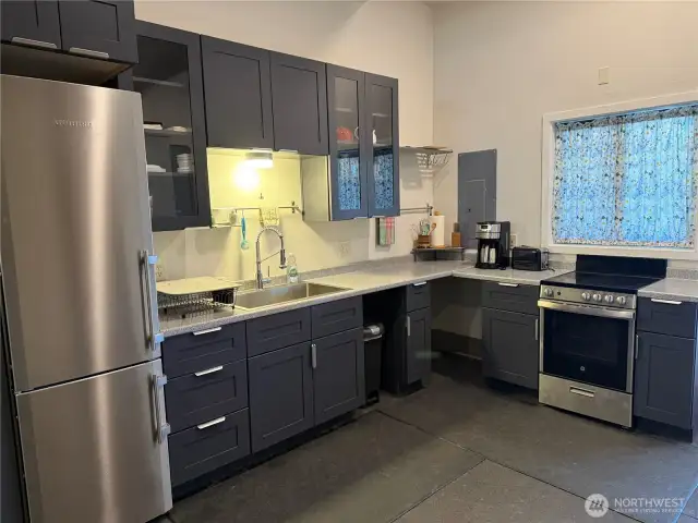 kitchen space is great