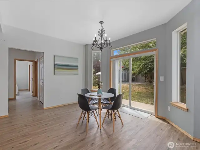 A sunny breakfast nook provides a cozy spot for casual dining, with views out to the backyard. Whether it’s morning coffee or late-night snacks, this space is both stylish and functional.