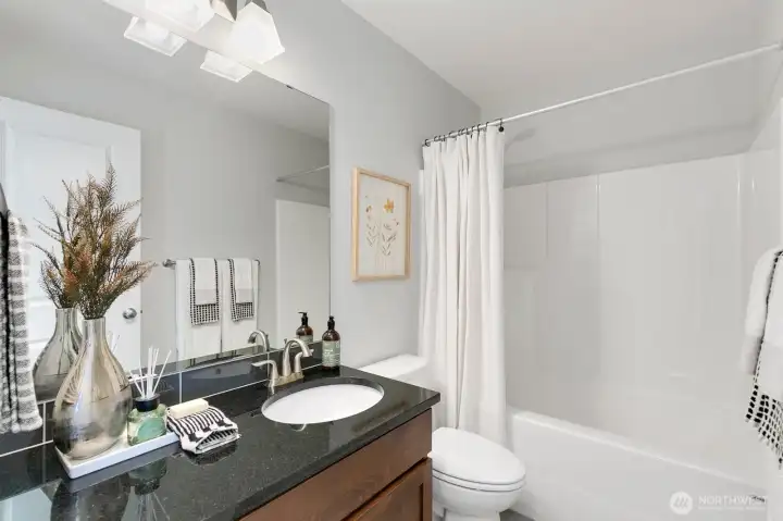 Upper level full bath.