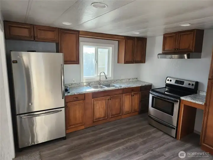 Kitchen Highlights - Stainless steel appliances and modern cabinets