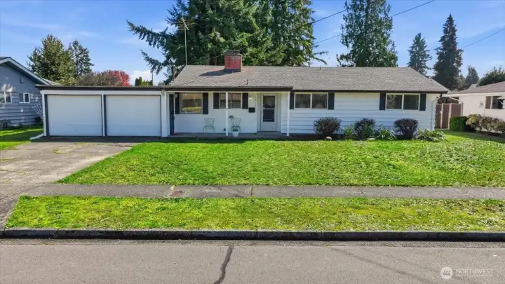 Newer 3 year old roof and brand new exterior paint. Large level lot in a quiet neighborhood walking distance to local schools, parks, shops, restaurants and more.