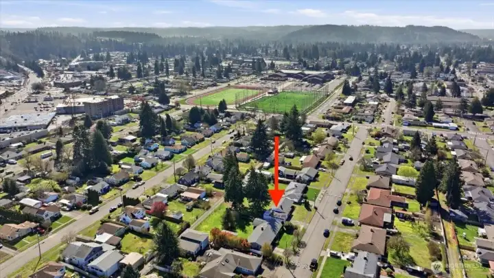 Ideal location in Downtown Auburn close to schools, parks, shops restaurants and more!  Tucked away in this quiet well established neighborhood.