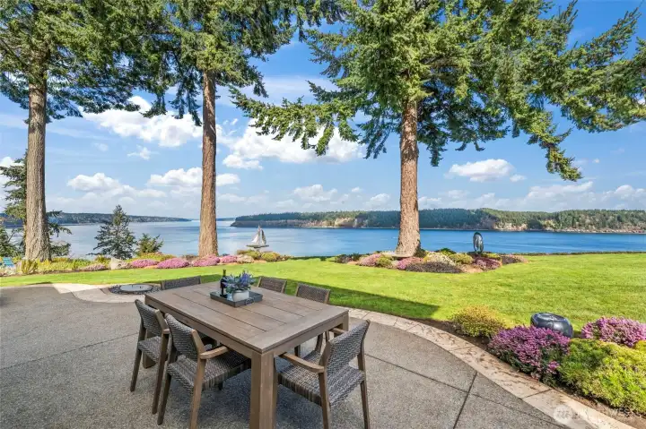 A stunning panorama reaching from the northern tip of Colvos Passage, to Gig Harbor, Point Defiance, and South to Mt. Rainier and the Narrows just minutes to everything off Reid Dr in Gig Harbor