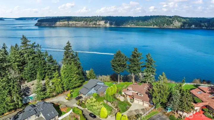 With a brand new roof, this Shore Acres home is unbeatable.  Don't wait!