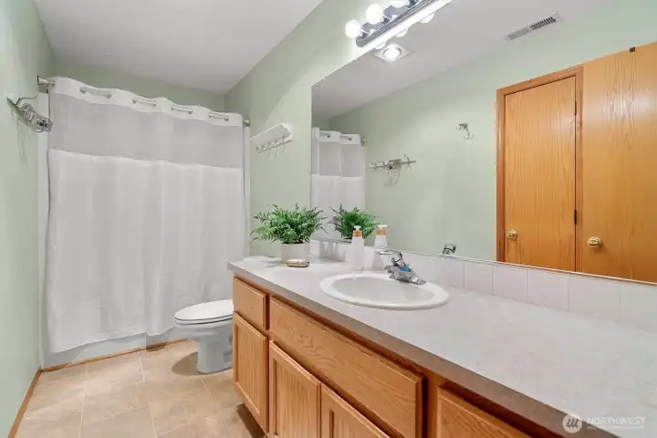 upstairs 2nd Bathroom