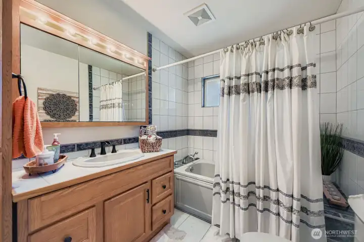 Main level full bath