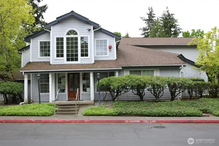 Cabana, lounge, gym, outdoor pool, Jacuzzi hot tub, mail boxes