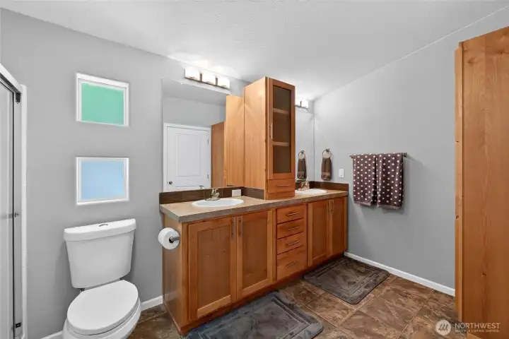Double sinks, lots of storage Double sinks, lots of storage