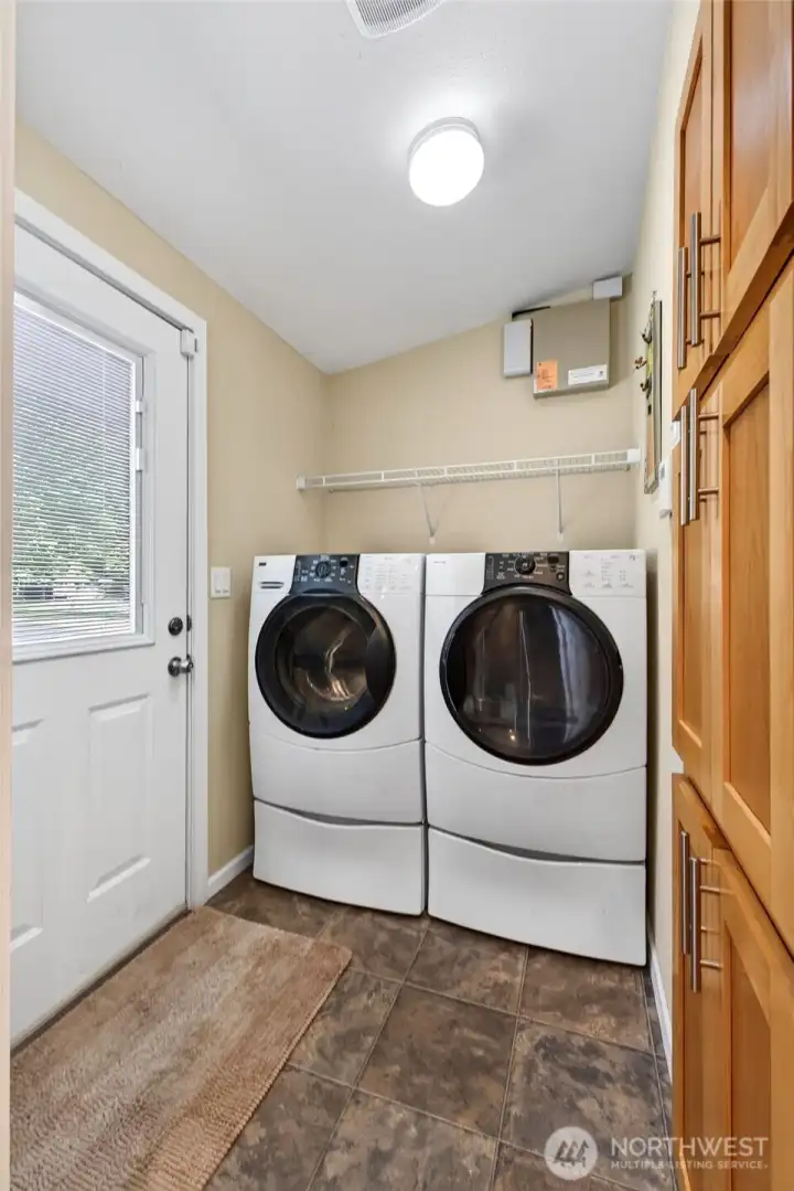 Laundry room w/full size washer/dryer Laundry room w/full size washer/dryer