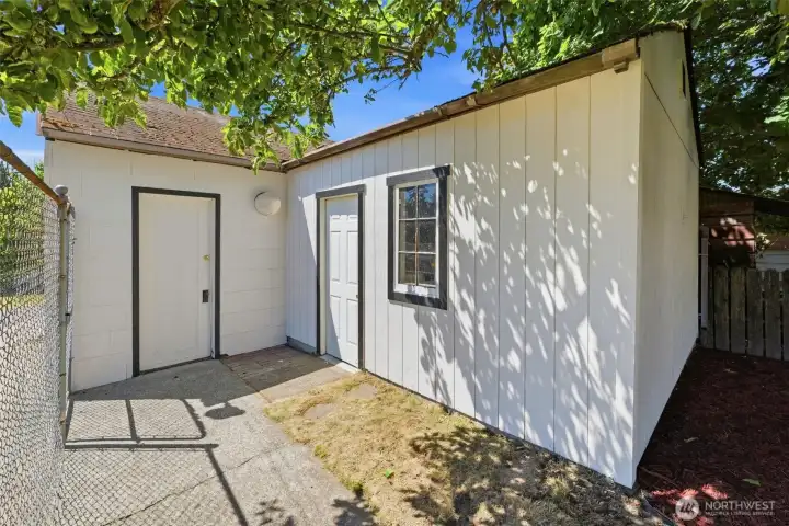 Garage/Shop Space