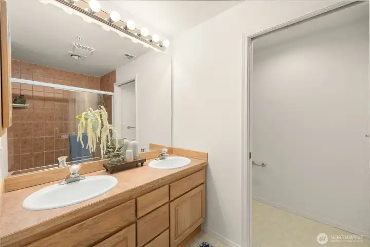 Double vanity in the primary suite Double vanity in the primary suite