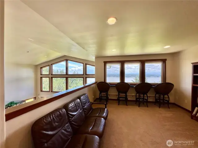 The upstairs loft/flex/office space.