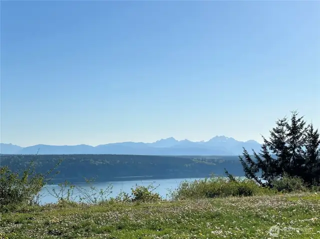 Sweeping views of Port Susan & the Cascade Mountains.