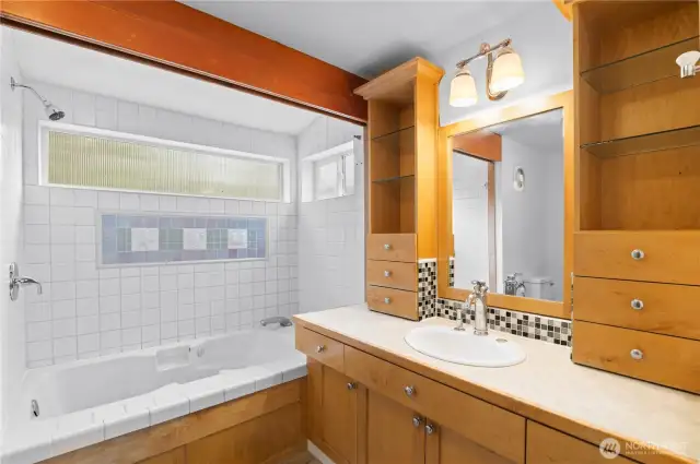Main level Bath