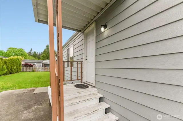 Welcome! See the patio space too~